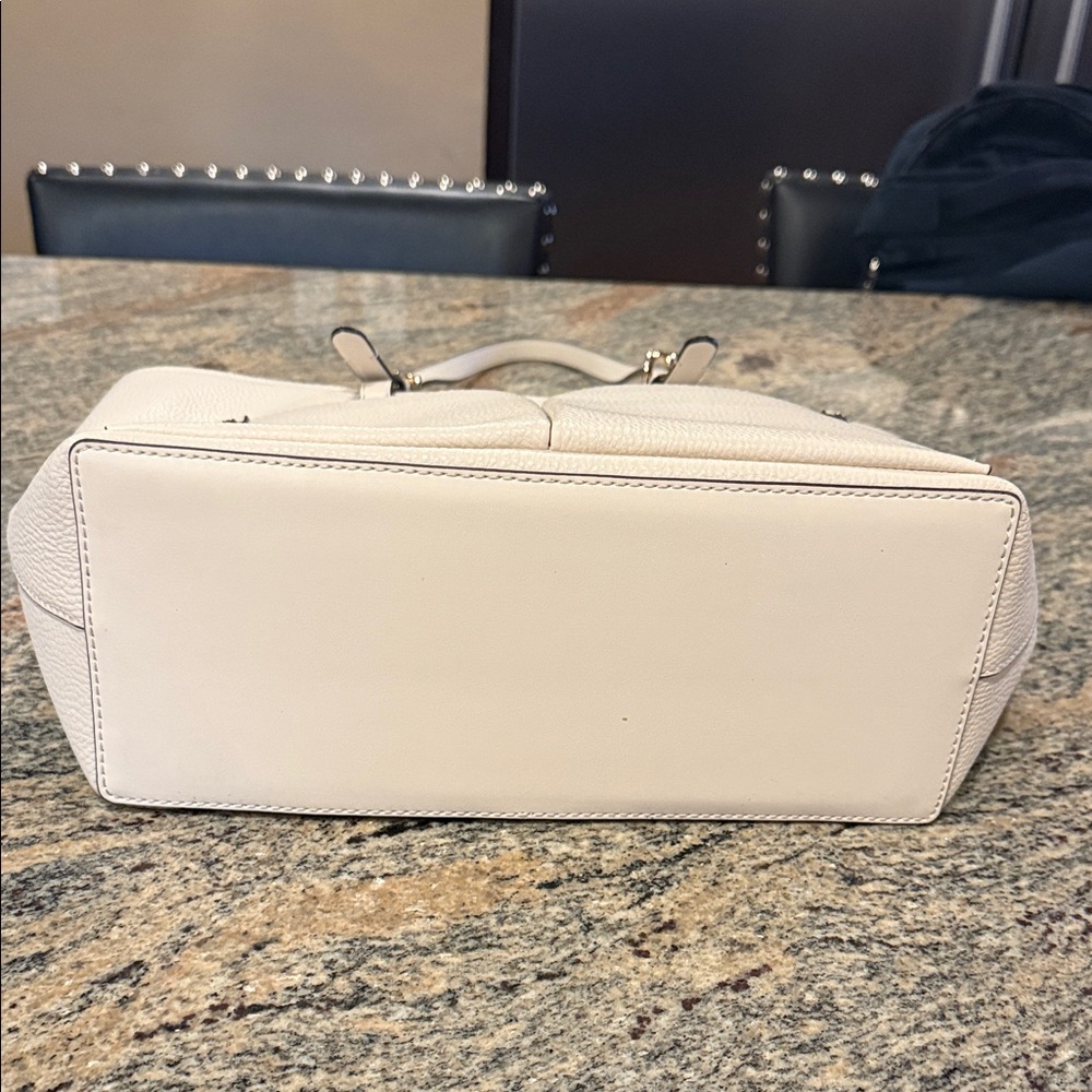 Michael Kors Cream Tote Bag - Picture 2 of 3